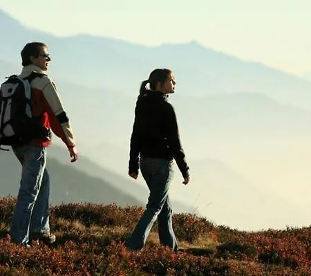 Mit Blick Auf Berge * Sedrun